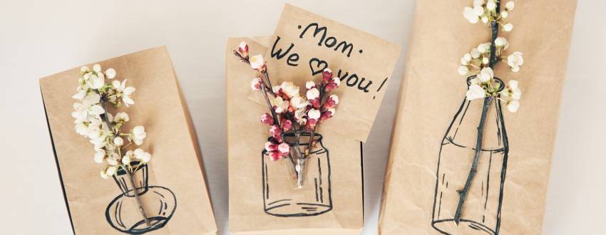 How to wrap your Mother's Day flowers in craft paper!