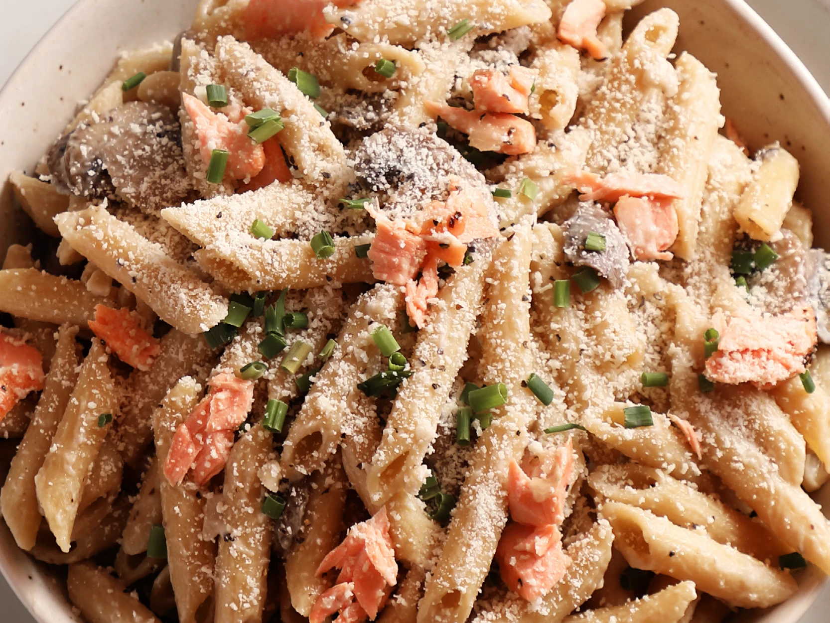 Garlic-Mushroom Cream Sauce Pasta