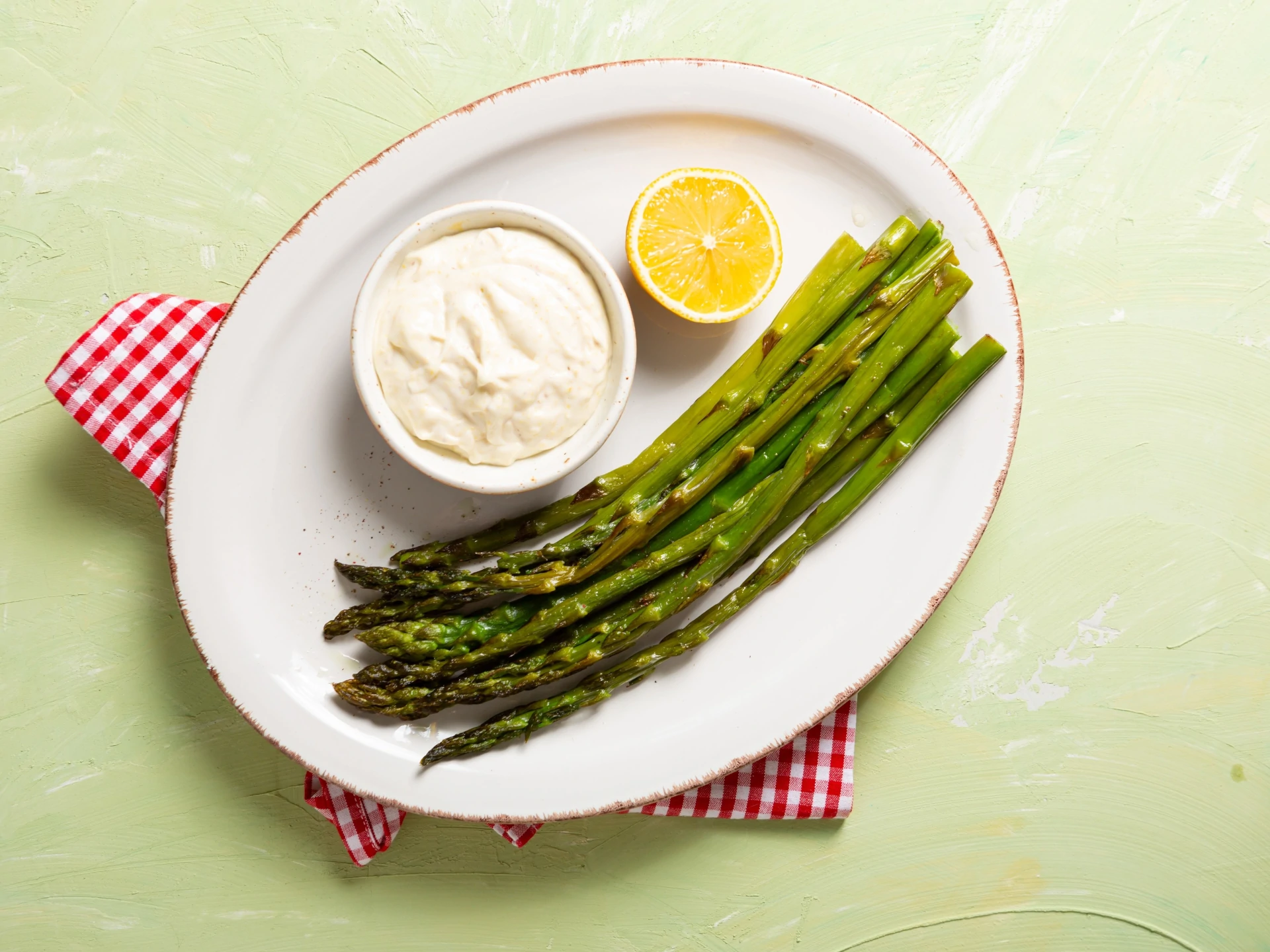 Grilled Asparagus with Hollandaise Sauce