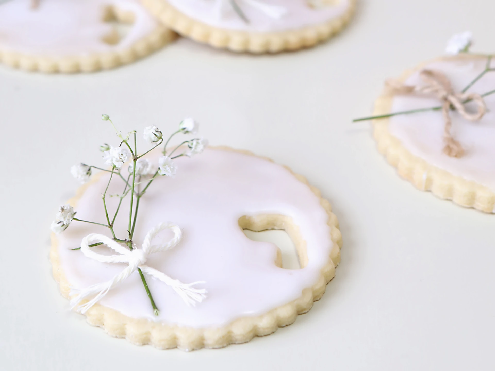 Table-Setting Icing Cookies