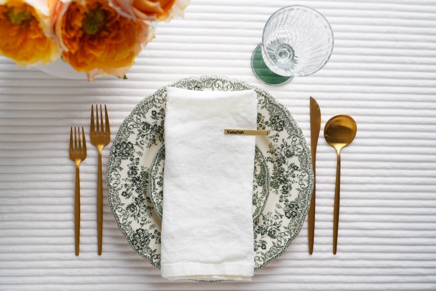 Tie Clip Place Cards: The Perfect Pesach Table Hack